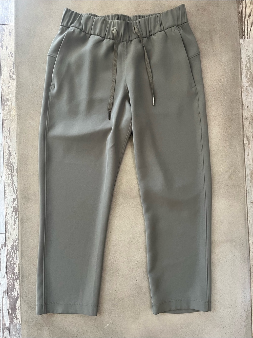 Lululemon On the Fly Crop 23"
Grey Sage Size 4 - Like New